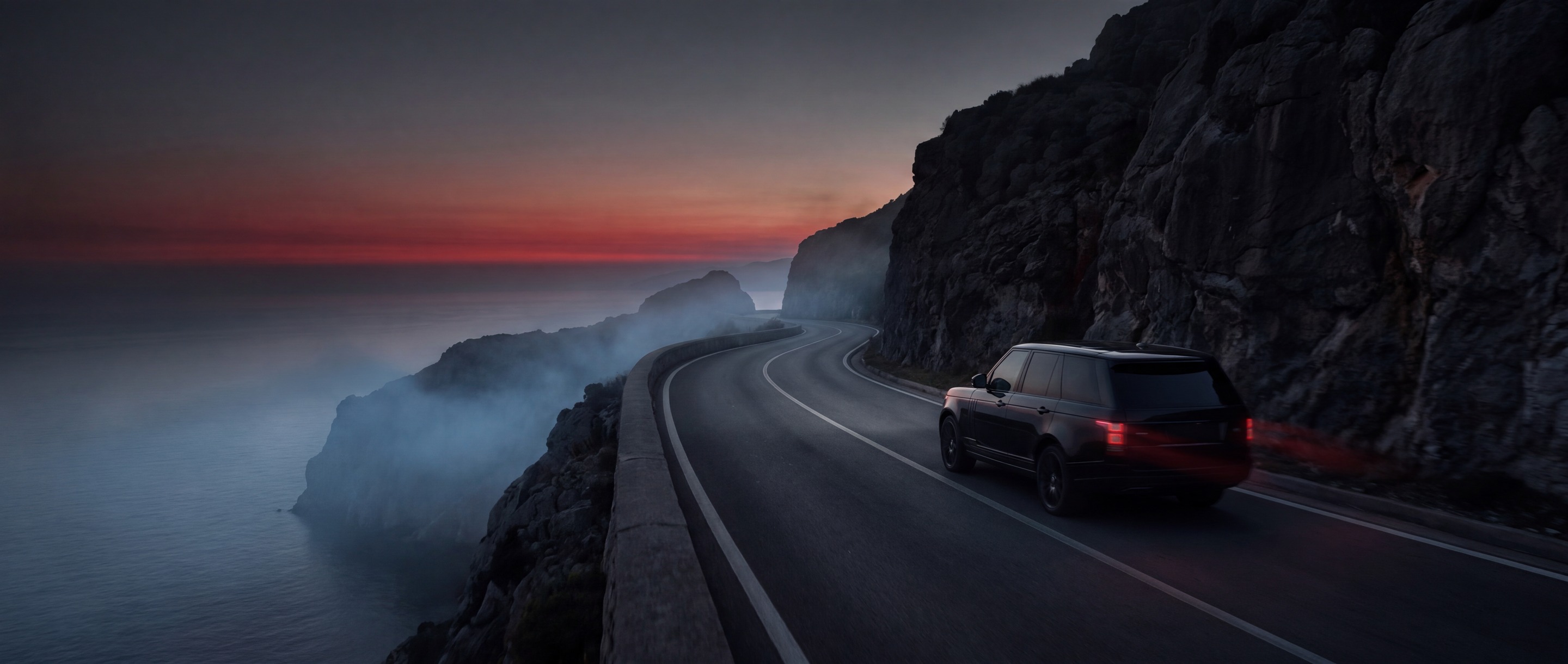 Route côtière du Var au crépuscule — BH Location 83